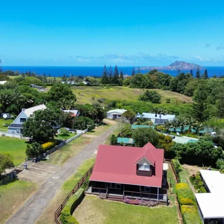 Pitcairn House Hotels in Burnt Pine