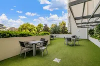 North Shore Oceanside Kawana - parking