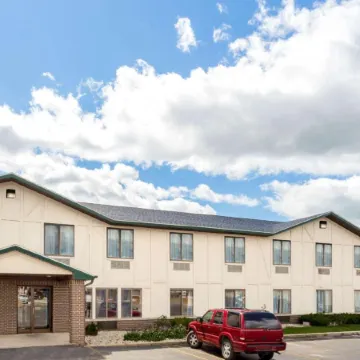 Delavan Inn and Suites