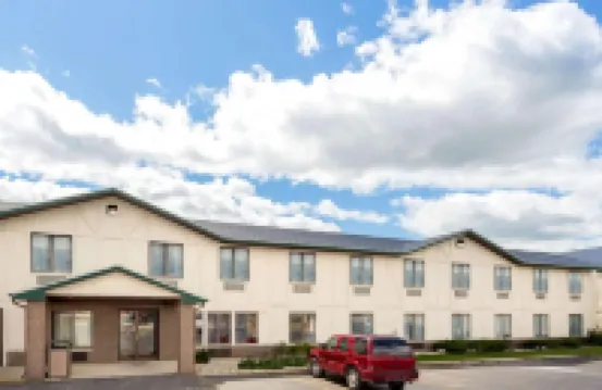 Delavan Inn and Suites