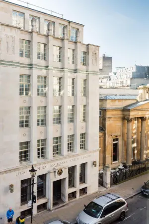 No.8 Waterloo Street Отели рядом с достопримечательностью «Birmingham and Midland Institute»