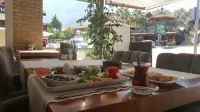 HAN Deluxe Hotel - Breakfast