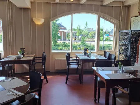 Hotel Restaurant Noordooster Отели в г. Делфзейл