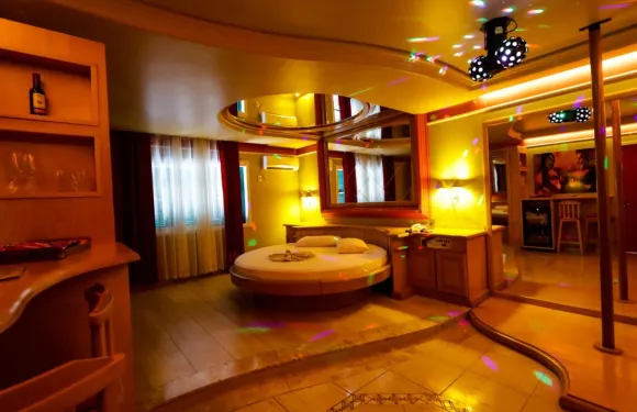 阿維尼達汽車旅館（限成人入住）