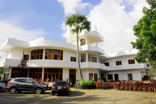Amis Hotel & Restaurant فنادق في جافنا