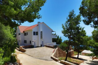 Redstone Luxury Apartments Hotels near Plaza Sveta Nedelja