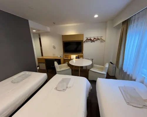 青森倫勃朗旅館 青森市酒店