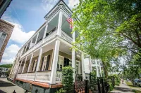 Rathbone Mansions New Orleans Hotels near Mirabeau Park