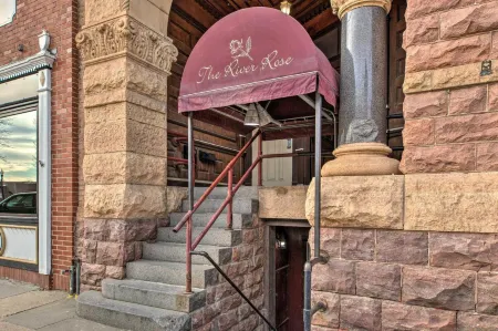 Pet-Friendly Apt 2 Blocks to Riverside Park!