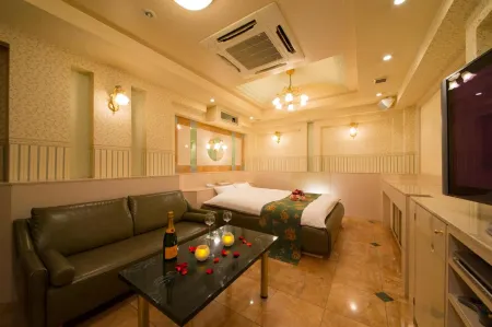 Hotel the I Adult Only Отели рядом со станцией JR Kawachi-Eiwa Station