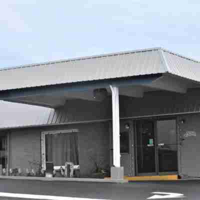 Blue Coast Inn & Suites Hotel Exterior