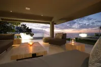 CB-One Luxury Stay
