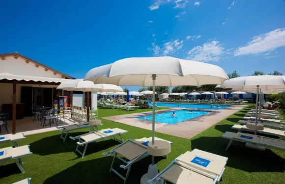 布魯露營村酒店