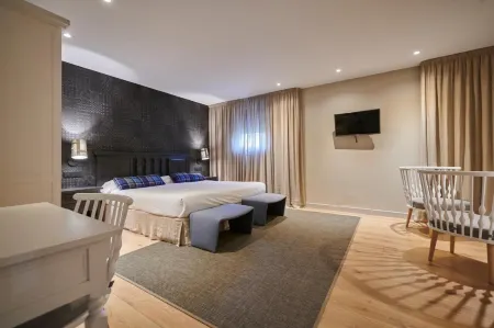 Hostal Lola Отели в г. Isaba