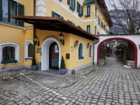 Atlas Posthotel Hotels near Wank Mountain