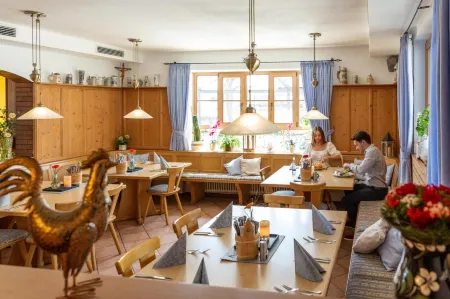 Hotel Landgasthof Schöntag Отели в г. Мюнзинг