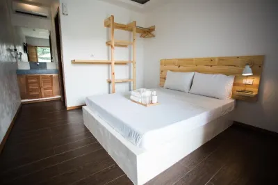 Hidden Lagoon Resort Hotels near Arcom Center