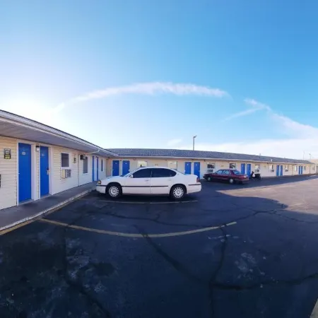 Plaza Motel