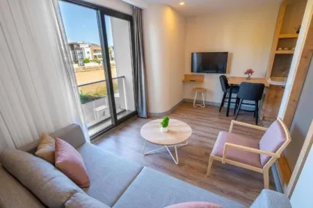 Letstay Marine Homes