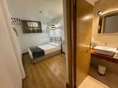 Albergue Jakue Hotels in Puente la Reina