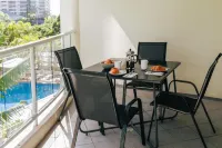 The Crest Apartments - Main Beach