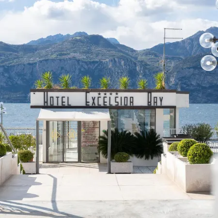 Hotel Excelsior Bay