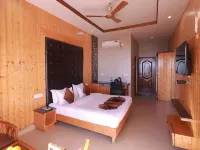 Blue Pine Resort Hotels in Lansdowne