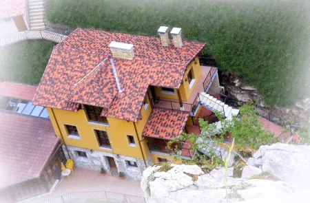 Apartamentos Aguasaliu Отели в г. Посада-де-Вальдеон