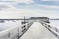Fathoms Hotel & Marina Hotels in North Hempstead