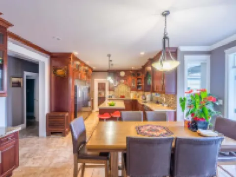 Vancouver Yuelai Guesthouse Hotels in Coquitlam