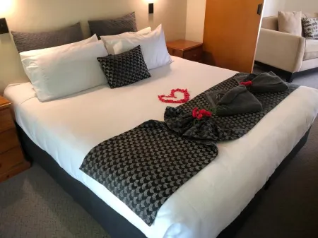 Half Moon Bay Motel Отели рядом с достопримечательностью «Колледж Маклинс»