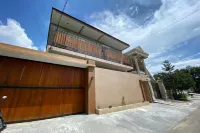 RedDoorz Near Mojokerto Train Station
