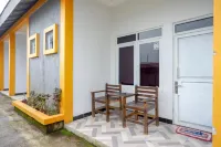 RedDoorz near Candi Cetho Karanganyar Hotel di Ngargoyoso