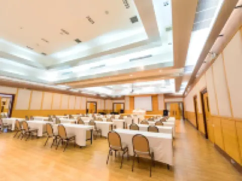 Uniland Golf & Resort โรงแรมในนครปฐม