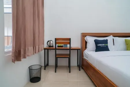 Urbanview Hotel Sky Batu Malang by RedDoorz Отели рядом с достопримечательностью «Omah Willys»