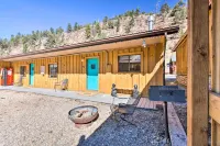 Near Hiking and Main St! Mtn-View Red River Retreat