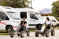Queenstown Top 10 Holiday Park - parking