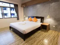 K.L. Boutique Hotel Hotels near Wat Kaeo Korawaram