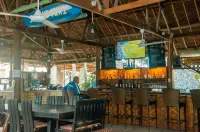 Island Tiki Paradise Resort - bar