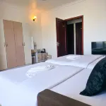Reef Guest House - parking