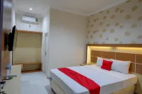 RedDoorz @ Hotel Bumi Palupy Hotels in East Palu