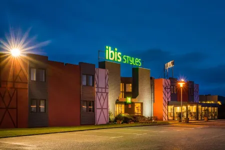 ibis Styles Rouen Val De Reuil Отели рядом с достопримечательностью «Museum of Louviers»