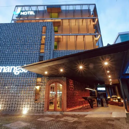 J Hotel Kuta
