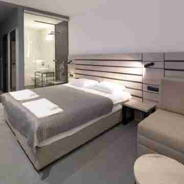 Super Seven Inn Rooms