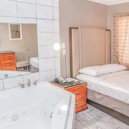 Econo Lodge Inn & Suites