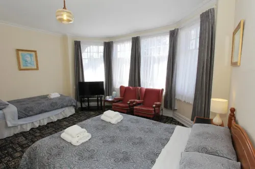 West Point Hotel Bed and Breakfast Hotel di Penrhyn Bay