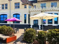 The Grand Hotel Hotel di Sandfields East