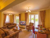 Sunset Beach Resort Aqua Lettings Hotel di Karagedik Mahallesi