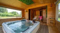 Village Toue du Domaine des Demoiselles Hotel a Paray-le-Monial