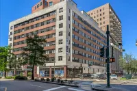 Upscale Condos and Penthouses Close to Canal and Bourbon St Hotels in 